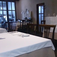 フレンチダイニング　尾崎 - テーブル掛けやナプキンは布製です。