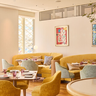 貴族のオランジュリーのような、あたたかで気のいい陽だまり空間