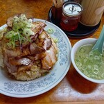 かし亀 - チャーシュー炒飯大盛り