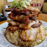かし亀 - チャーシュー炒飯大盛り