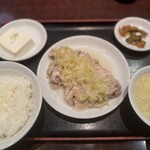 南国亭 新宿店 - 蒸し鶏のネギ生姜ダレかけ定食