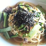 な屋かふぇ - 牛肉と小松菜の和風パスタ