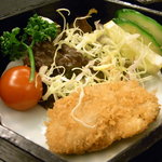 舞鶴館 - 三重ね1500円。日本料理店のヒレカツです。