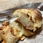 ブーランジェリー ミヤナガ - ベーコンエピ ¥302