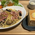 エレファンズカフェ＆バル - きのこたっぷりパスタ