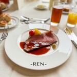 日本平ホテル - 牛サーロインのロースト
                                グレービーソースとホースラディッシュ