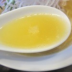 Menya Fukuju - 白醤油ラーメン。スープ