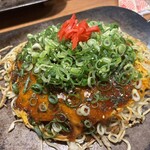 広島風お好み焼き 裏島 - そば肉玉イカ天。この鉄板はいいな！