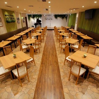 大ホール貸切（～150名様）。