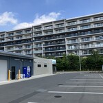 モンテール スイーツ ストップ - この８階建マンションの南側です