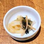 とんかつとカフェあら珠 - 漬物