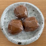 中村屋 - 茶まんじゅう