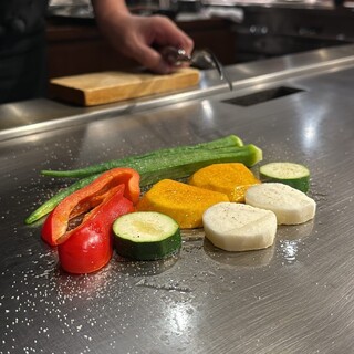 新鮮な朝採れ野菜にこだわる。旬菜ならではの旨味をご堪能あれ