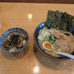 らーめん 壱吉 - 料理写真:壱吉（1180円）Bセット ちゃーしゅー丼（280円）