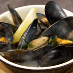 Champagne steamed mussels