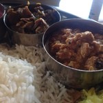 Spice&Dining KALA - 鶏ミンチカレー様を少し頂けばシナモンの木片がゴロっと入ったスパイシーさ！