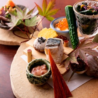 四季の巡りを感じさせる料理は滋味深い芸術的な一皿
