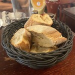 Bistrot Victoires - ソースを大いに拭う。ビストロだから　#いんだよ細けえ事は！