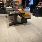 Bistrot Victoires - 入り口の目立つテーブルに