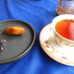 Le Coin Discret - プチフール　ハイビスカスティー