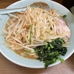 横浜ラーメン　武蔵家 北千住店 - 海苔を移動＆ちょっと混ぜてしまいました