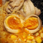 銀のくら - 辛みそ全部のせらーめん（味玉）