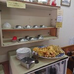 とく一・手打うどん - 天ぷらもおにぎりも、各140円。セルフです。