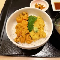 函館うに むらかみ 日本生命札幌ビル店 - 食べ比べ丼 レギュラーサイズ 10835円
                    （塩水バフンウニ30g、ムラサキウニ40g）