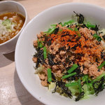 アジトイズム - ピリ辛挽き肉とキャベツのせ ajitoのつけ麺（800円）