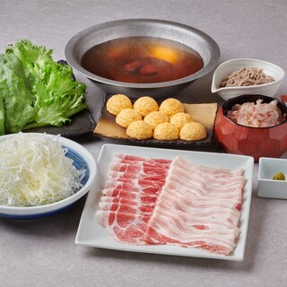 推薦使用應季新鮮食材的火鍋！