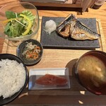 博多もつ鍋 やまや - 焼き塩さば定食（1630円）
