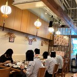 一味玲玲 - 店内佇まい…結構な盛況