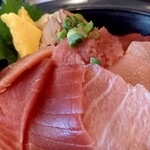 清水港　みなみ  - 赤ワインのような紅色の丼
