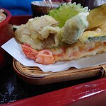 寿々喜 - 後ろにこっそりと海老さん。