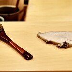 鮨 やすみつ - 蒸し鮑 肝ご飯