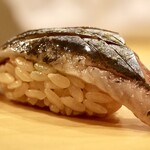 鮨 やすみつ - 秋刀魚