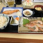 港亭 - アトランティックサーモン焼きと赤海老刺身定食