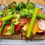 水信フルーツパーラー - 取り分けられるようにカットしてくれました♪