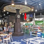 レストラン 銀河亭 - 建物外内側の入り口（赤い➡︎）