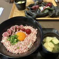馬刺しと焼き鳥 グルマン三年坂 - 