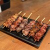 浦野屋 やきとん てるてる - おまかせやきとん盛合せ(右からかしら、しろ、たん、たんした、てっぽう、ハラミ)
