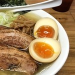 くじら食堂 - 特製塩らー麺　麺顏アップ