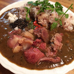 薬膳カレーじねんじょ - 牛すじカレーに五穀米で大盛り