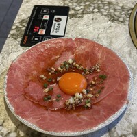 肉の匠 将泰庵  船橋本店 - お店名物の将泰庵名物！王者の炙りユッケ1,738円！