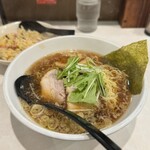 大龍軒　 - 料理写真:しょうゆラーメン¥700、半チャーハンセット¥380