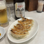 大龍軒　 - にんにく餃子¥530、瓶ビール（中）¥640