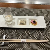鉄板焼 但馬 - 左のジュレ入りジャガイモのスープのようなものが大ヒット。大きな器で欲しい。