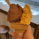 yellow - Double 税込550円（R7.5時点）の奥丹波の卵と丹波乳業の低温殺菌牛乳使用の「カスタード」とベルギー産クーベルチュール使用の「チョコレート」