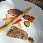 オチガビ - 前菜盛り合わせ。ワインをゆっくり楽しみたい方はこちらがオススメ