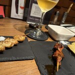 Yakitori＆wine Barsamico - ぽんぽち串　白レバー　茄子串　ピーロート・オレンジ・ワイン